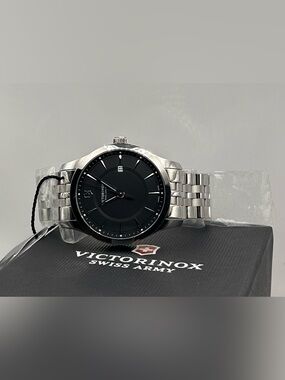 Victorinox Swiss Army Alliance Men’s Black Dial Quartz 40mm Watch New With Box